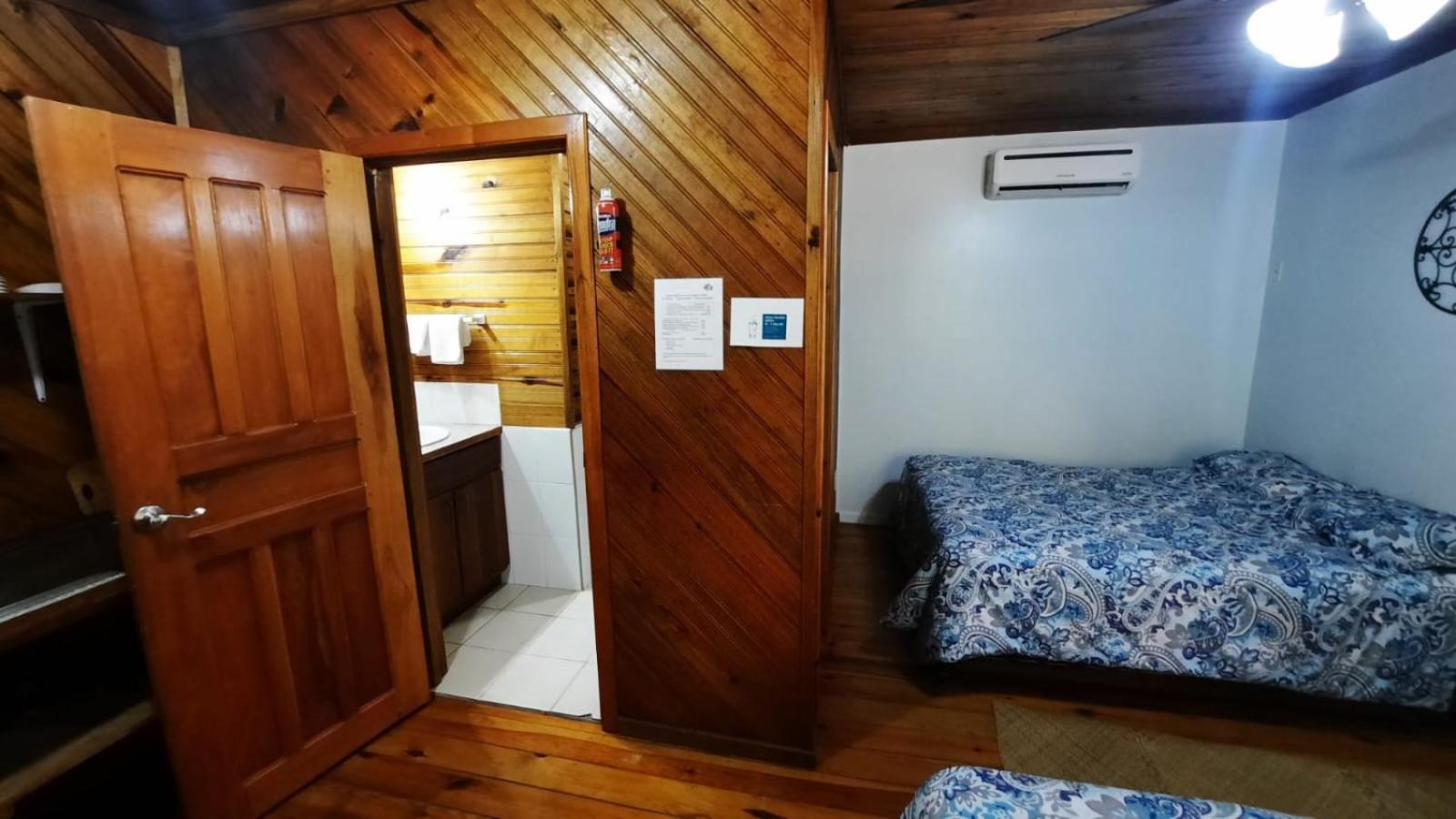 Guava Grove Resort & Villas Sandy Bay Oda fotoğraf